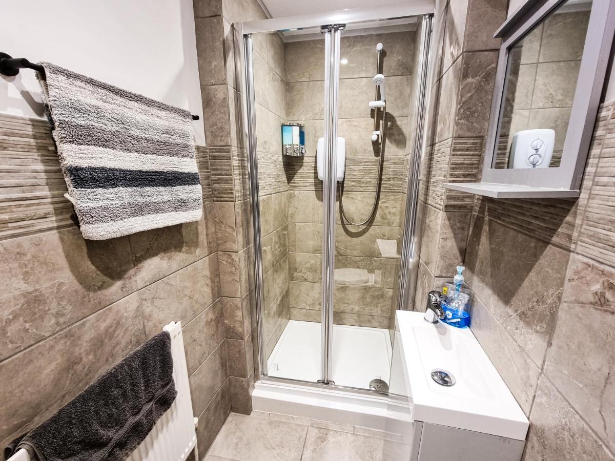 Newly Refurbished Flat In Central Cheltenham With Parking Exterior photo